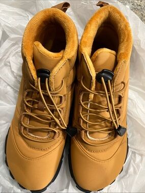 Barefoot warm fuzzy ladies hiking boots size 42EU 10 US. New without the box.
